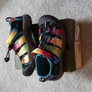 Girls Keen Sandals. New In Box. Size 13